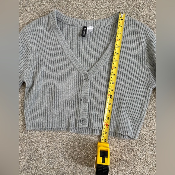 H&M Divided Cropped Grey Ribbed Cardigan - Picture 4 of 8